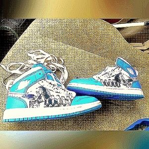 Jordan 1 Mid SS(PS). Sample Shoe. RARE. YOUTH SIZE 12. DR6493-100